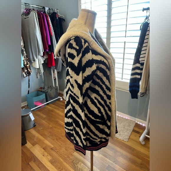 No Boundaries Zebra Cardigan w Hood in Women’s Size Large - Picture 2 of 8